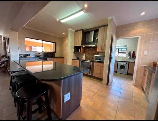 4 BEDROOM HOUSE FOR SALE IN DIAZ BEACH